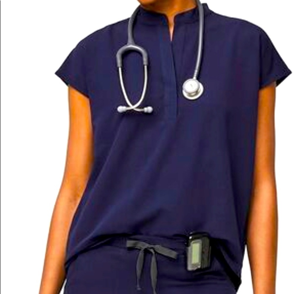 Like new navy blue women’s fig scrub set.